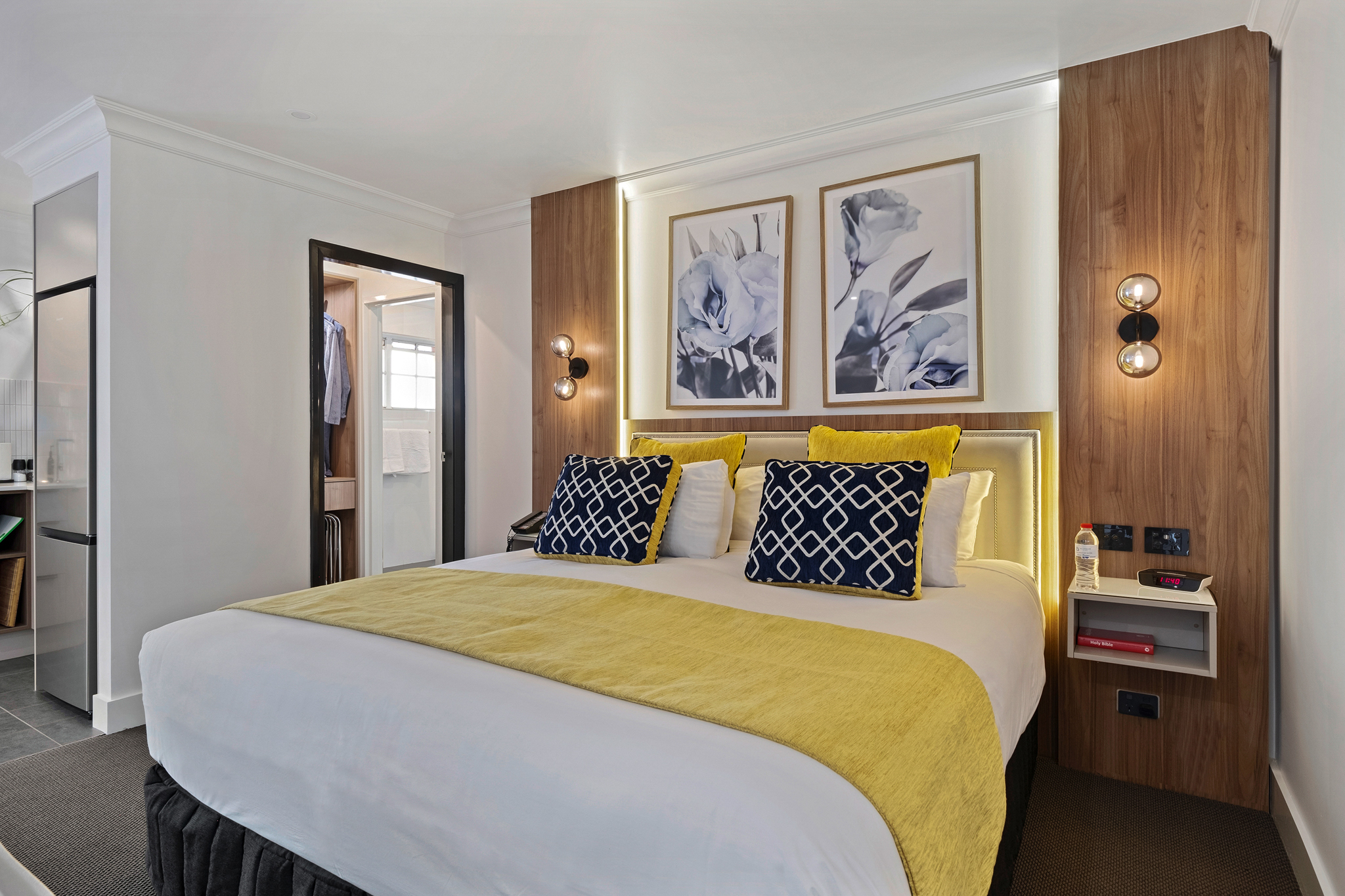 Bluegum Dubbo — stylishly-appointed guest room
